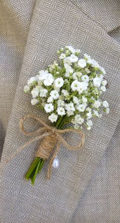 Wedding Flower Ideas | Baby's Breath Boutonniere | Spring Wedding Flowers