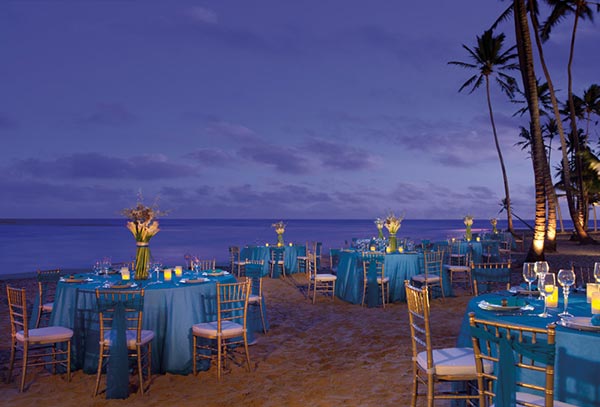 Destination Wedding Guide | Beach Wedding Reception