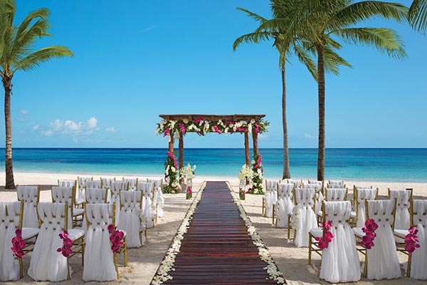 Destination Weddings in Mexico | Rivieria Maya | Beach ceremony at 5 star resort