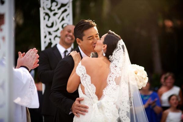 Celebrity Wedding Photos and Ideas: Mario Lopez First Kiss